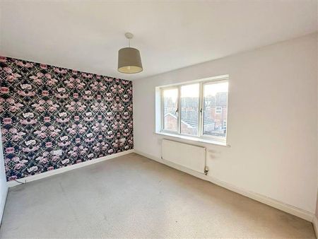 2 bedroom end of terrace house to rent - Photo 3