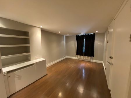Room in a Shared House, Coral Row, SW11 - Photo 4