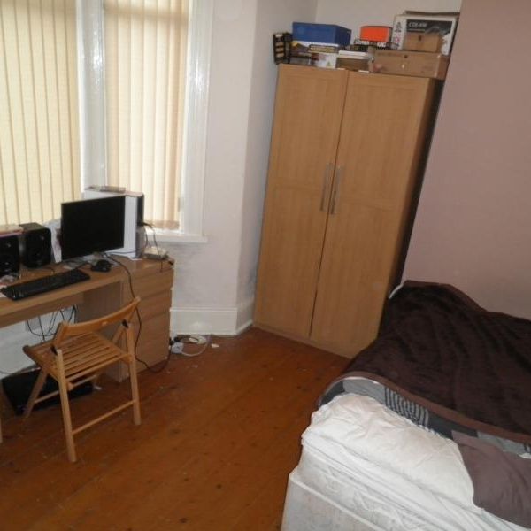 2 Bed Flat Second Avenue - Photo 1