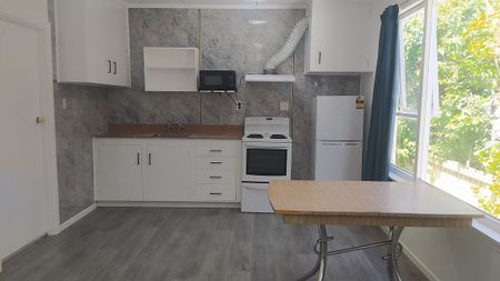 2 Bedroom Unit in London street - Photo 3