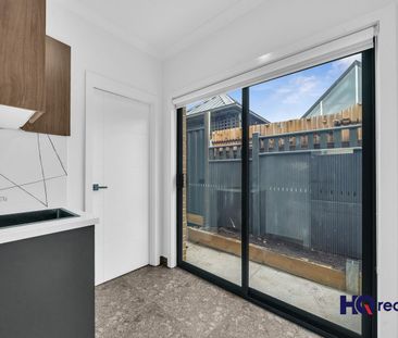 Modern Living in Tarneit - 2 Bed, 2 Bath House with Ensuite - Photo 5