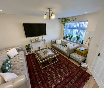4 bedroom semi-detached house to rent - Photo 2