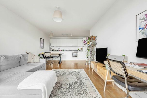 Queensbridge Road, Haggerston, E2 - Photo 1