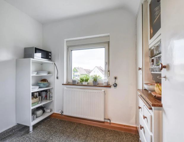 +++ Gemütlich im Dachgeschoss - Linoleumboden - ruhig & zentrumsnah - EBK- & Möbel-Übernahme möglich - inkl. Gartenanteil +++ - Foto 1