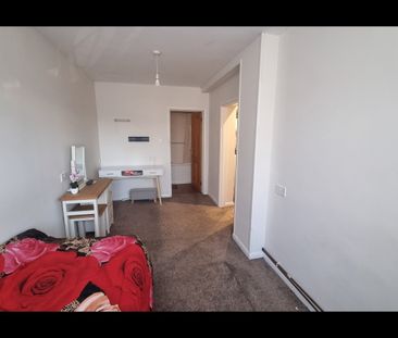 Room in a Shared House, Carlisle Gardens, HA3 - Photo 4