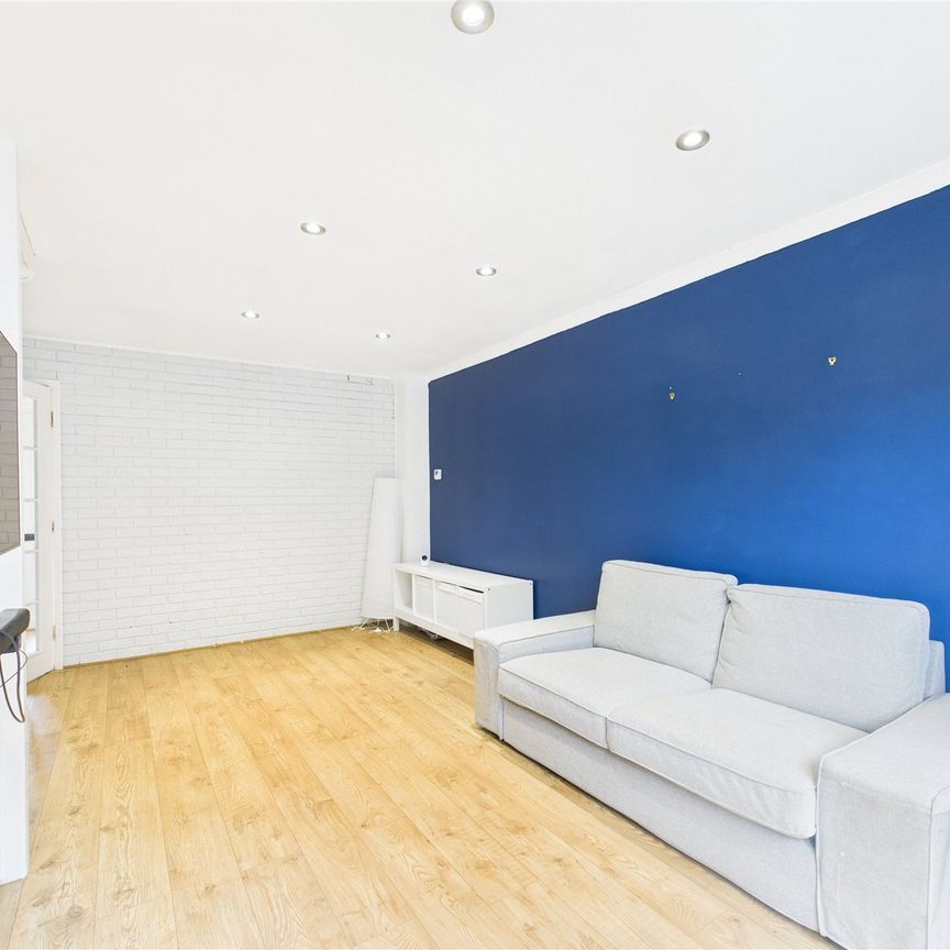 Daventry Court, Bracknell Daventry Court, Bracknell - Photo 2