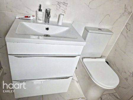 1 bedroom in a house share to rent - Photo 4