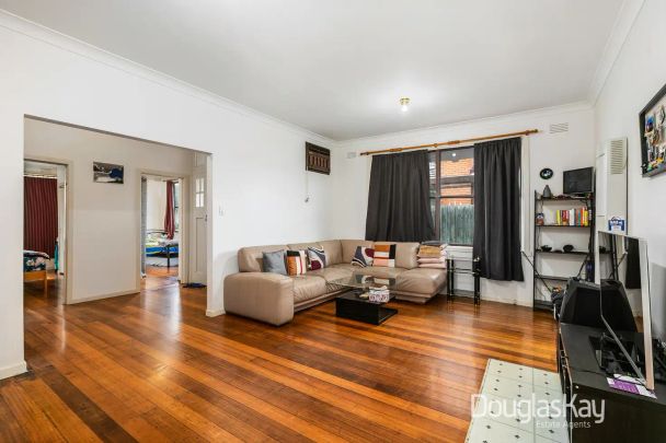 “Comfortable Unit in Prime Location” - Photo 1