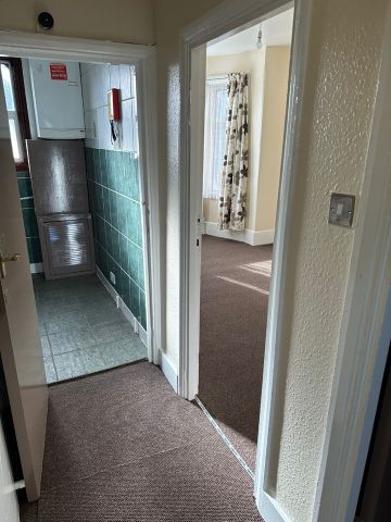 1 Bed Flat, Rabbits Road, E12 - Photo 5