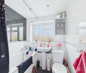 2 bedroom end of terrace house to rent - Photo 6