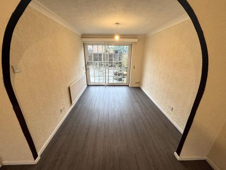 4 bedroom link detached house to rent - Photo 3