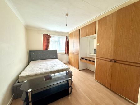 Memorial Close, Middlesex, TW5 - Photo 3