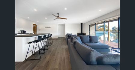 New Lakeside Home with Stunning Views. - Photo 2