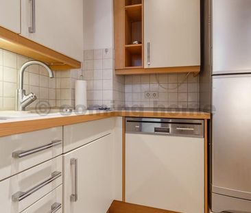 Modern Single Living - Photo 5