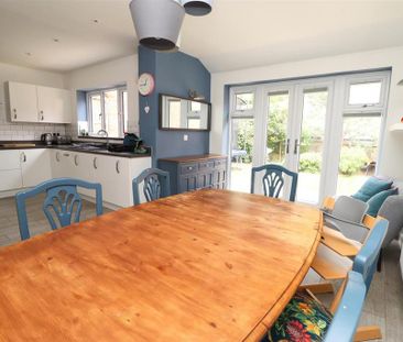 4 bedroom detached house to rent - Photo 2