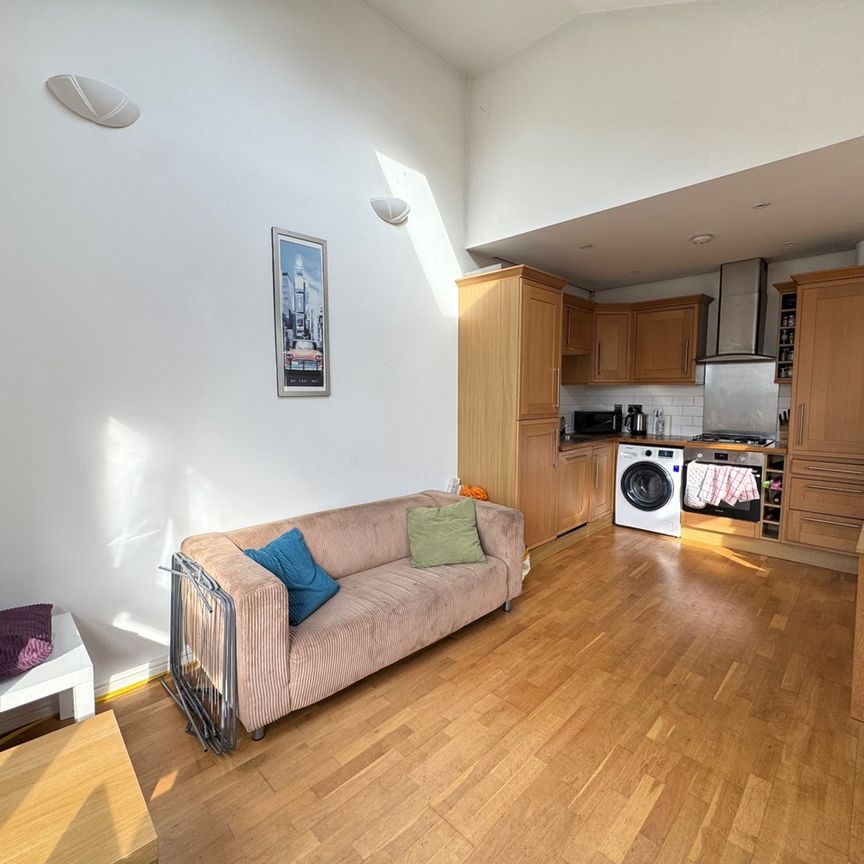 3 Bed Flat, Church Lane, SW17 - Photo 1