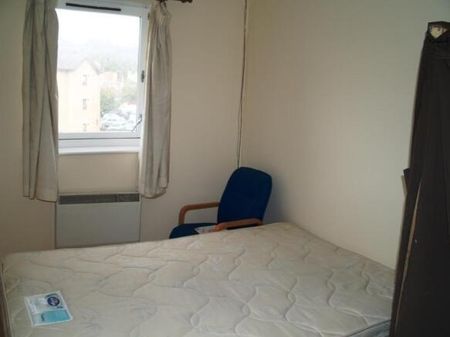 3 bedroom flat to rent - Photo 2