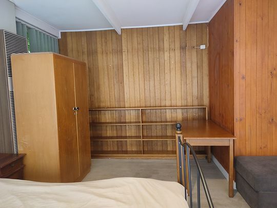 4-bedroom shared house / townhouse, Winston Avenue - Photo 1