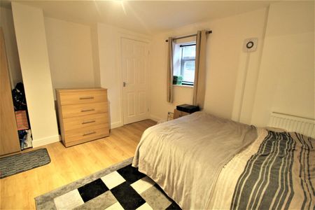5 bedroom terraced house to rent - Photo 3