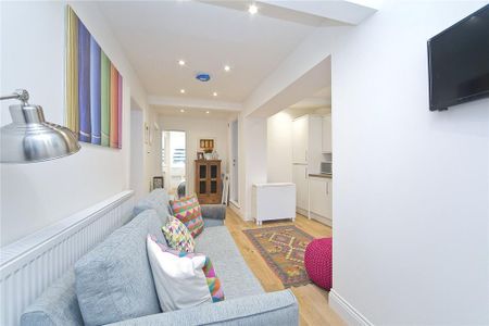 2 bedroom flat to rent - Photo 2