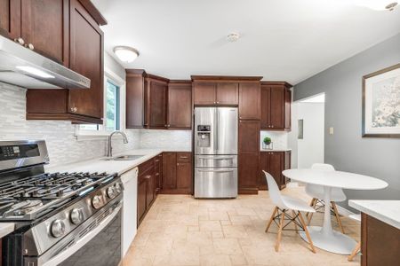 For Lease - 27 Burndale Road, Blackburn Hamlet, Ontario - Photo 3