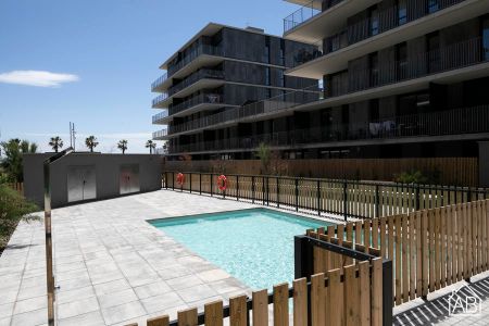 Beautiful 2 Bedroom Apartment with a Balcony and Communal Swimming Pool - Photo 3