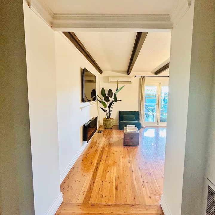 Beautifully Furnished Central Home - Photo 1