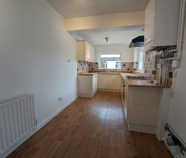 2 bedroom terraced house to rent - Photo 4
