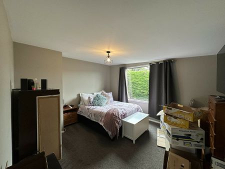 A spacious Brighton home! - Photo 5