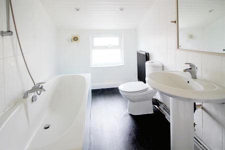 2 Bedroom House to let - Photo 4