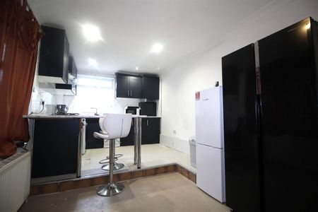 1 Bedroom Room to Rent To Let - Photo 3