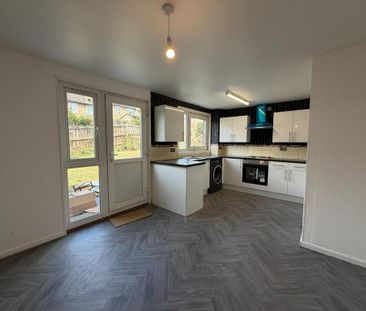 3 bedroom end of terrace house to rent - Photo 4