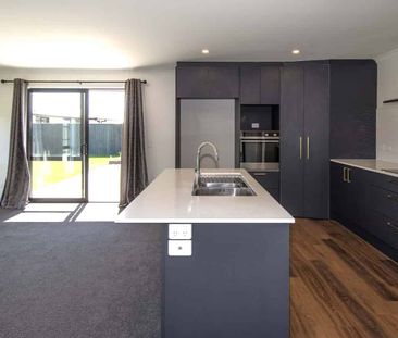 Modern Home, Family Ready - Photo 1