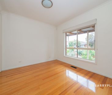 Stylish Low-Maintenance Living in the Heart of Pascoe Vale South - Photo 2