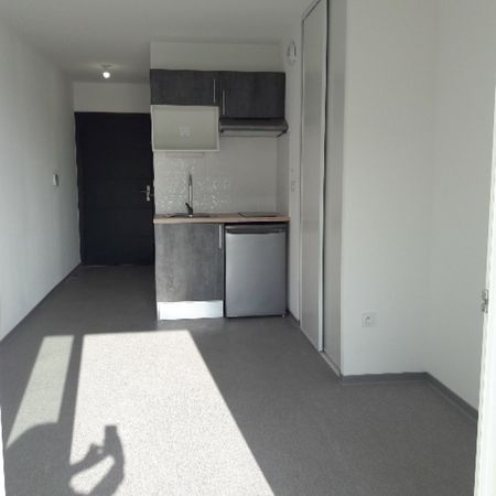 Location Appartement 1 pièce 18m² NIMES 30000 - Photo 2