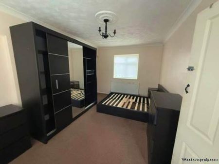 2 bedroom property to rent in Romford - Photo 2