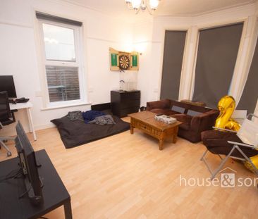 6 bedroom detached house to rent - Photo 2