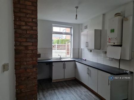 3 bedroom end of terrace house to rent - Photo 4