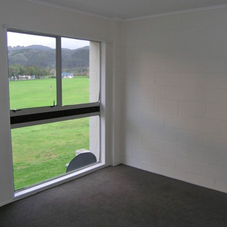 Tidy 2 bedroom unit - Photo 1