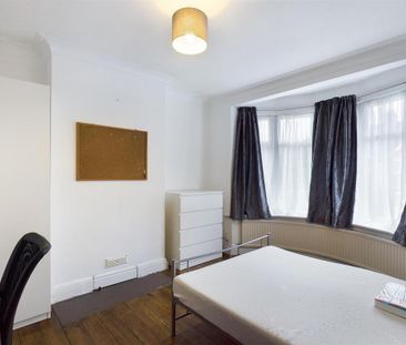 6 bedroom semi-detached house to rent - Photo 6