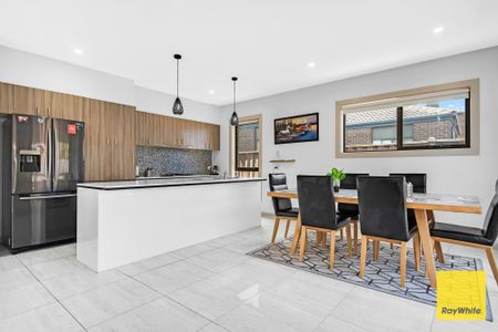 Vibrant and Contemporary Home in Perfect Location! - Photo 5