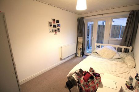 4 bedroom detached house to rent - Photo 4
