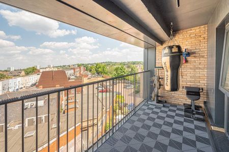 3 bedroom flat to rent - Photo 4