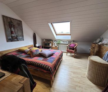 Gepflegte 2-Zimmer-Dachgeschosswohnung mit ca. 65 m² in ruhiger Lag... - Photo 1