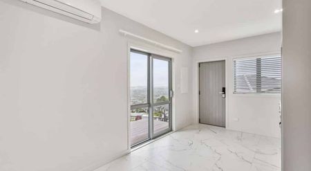 Near-New One-Bedroom Unit with Gorgeous Views - Photo 4