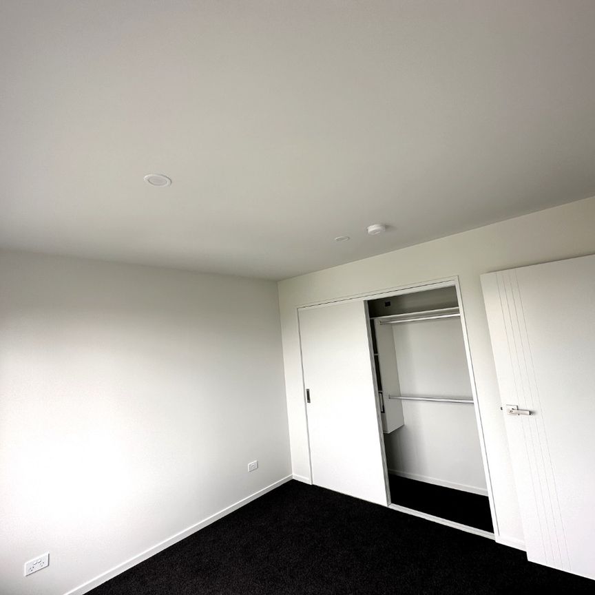 A Stylish Townhouse in Panmure - Photo 1