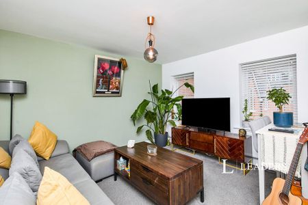 2 bedroom flat to rent - Photo 2