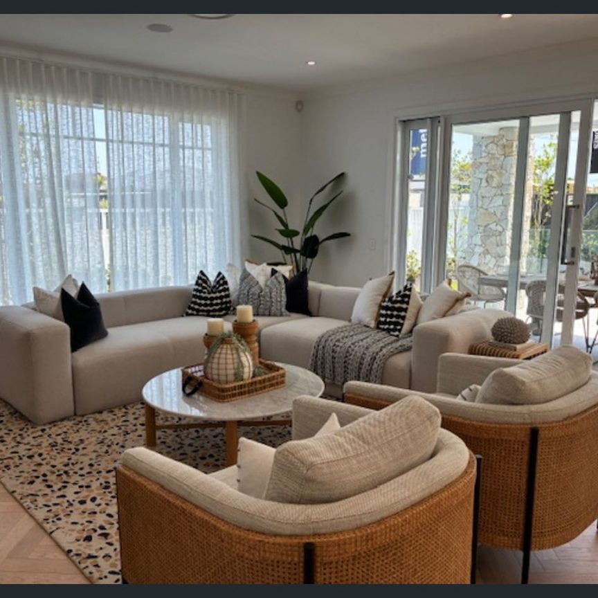 Luxury Brand-New Metricon Home with Pool - Photo 1