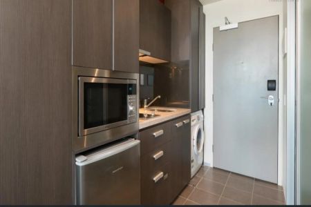 Convenient! Fully Furnished City Pad! - Photo 4