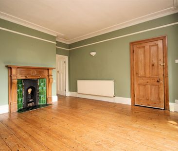 Claremont Avenue, Woking, Surrey, GU22 7SF - Photo 5